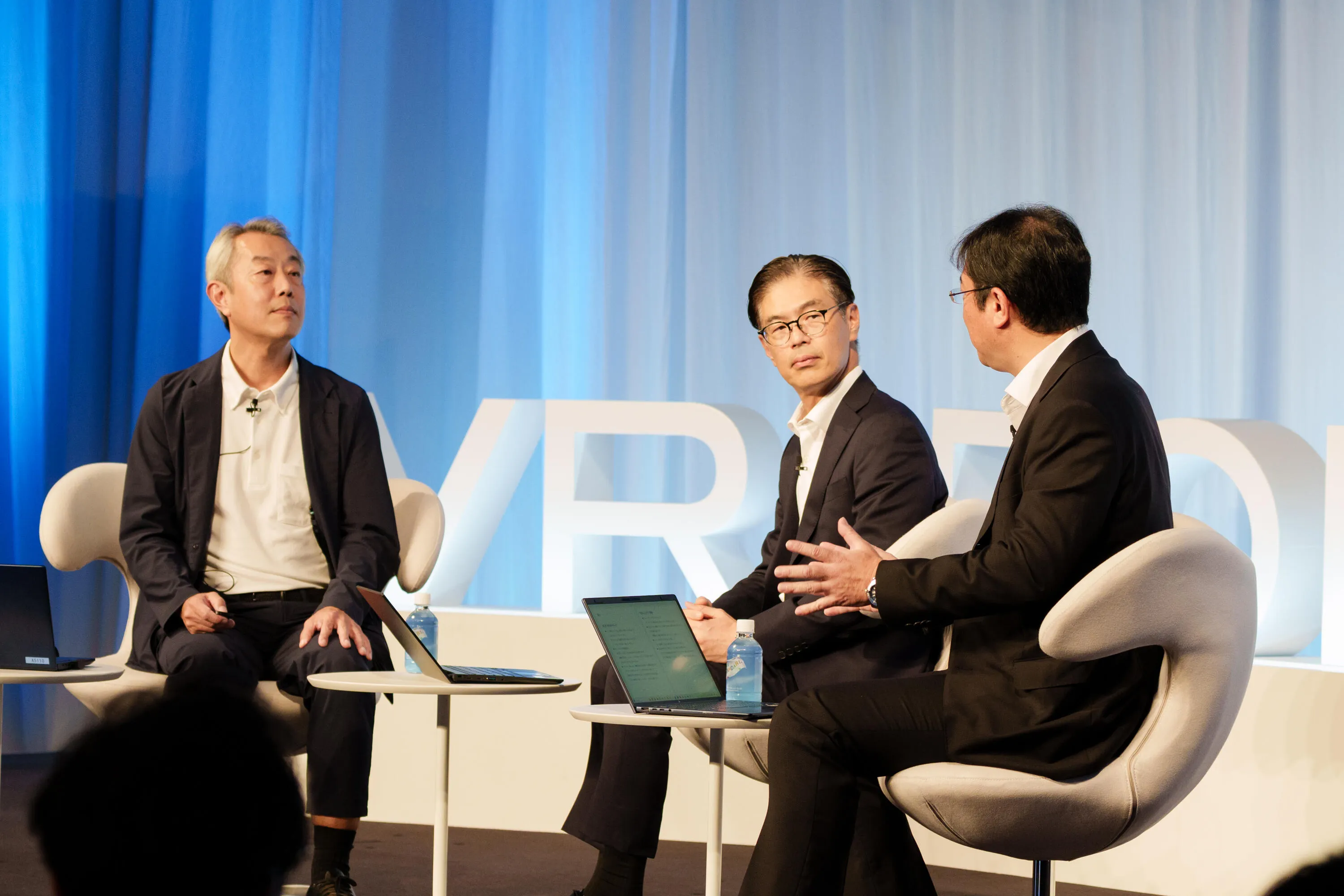 （右から）株式会社TVer 代表取締役社長　大場 洋士 氏 株式会社radiko 代表取締役社長　池田 卓生 氏 株式会社ビデオリサーチ ビジネスデザインユニット プラットフォームアライアンス統括 松尾 剛